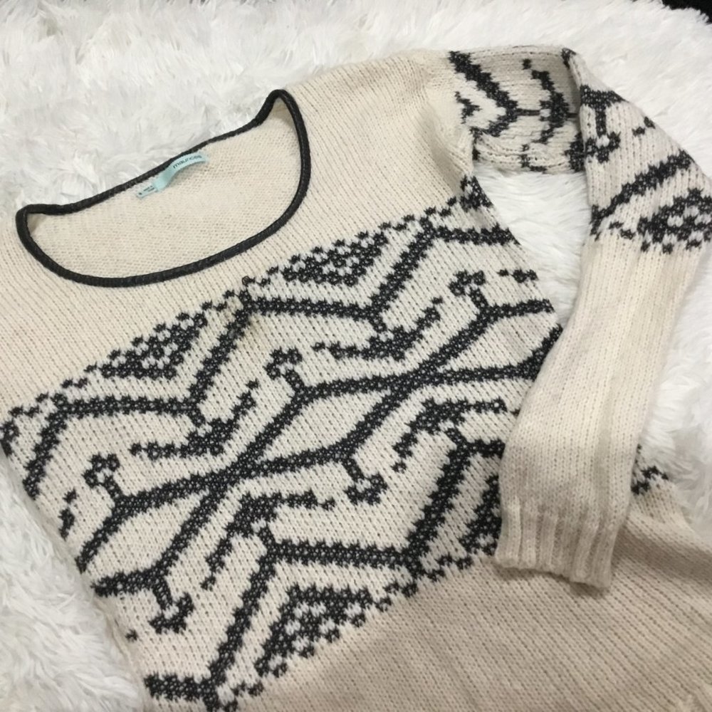 Maurices Sweater - Picture 2 of 3